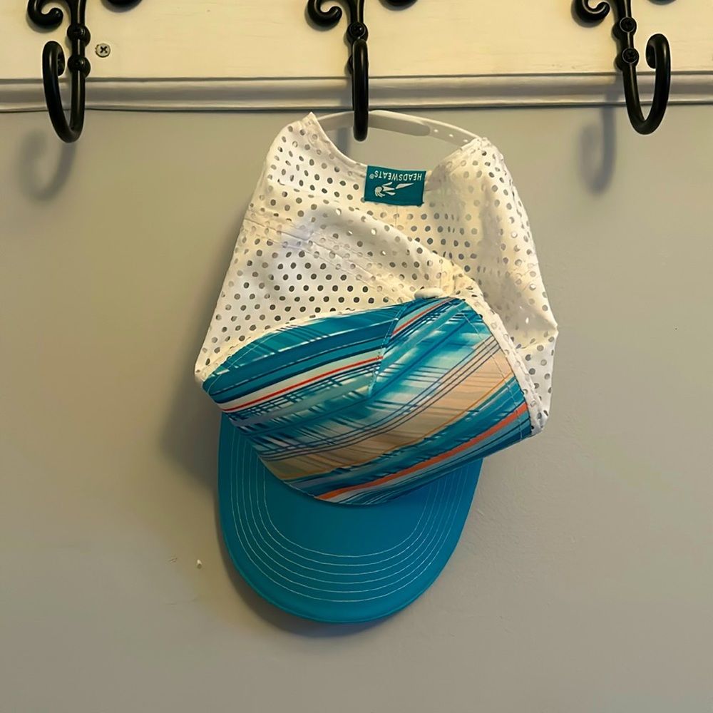 Headsweats hat, NWOT, great for exercise - Picture 1 of 3